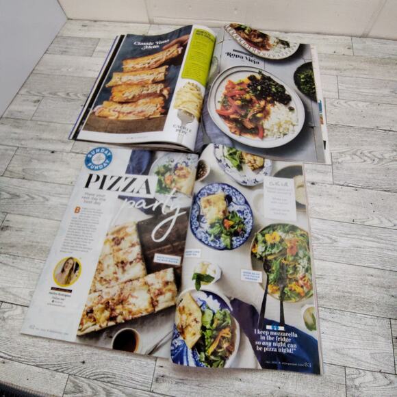 Halloween Magazine Lot: 2020 Woman’s Day & 2022 Good Housekeeping Spooky Issues - Picture 4 of 7